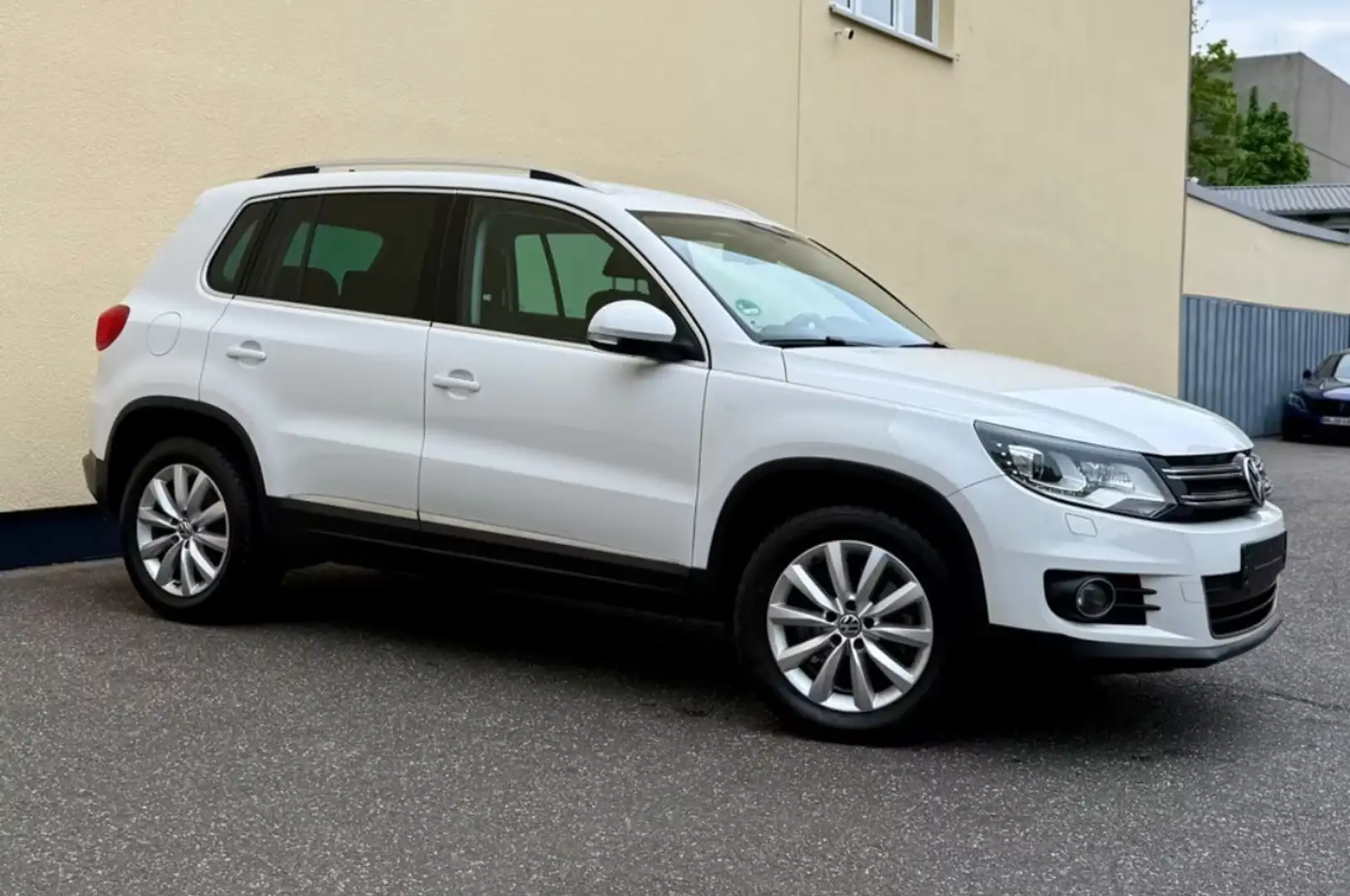 Volkswagen Tiguan 1,4 TSI Lounge BMT Weiß - 1