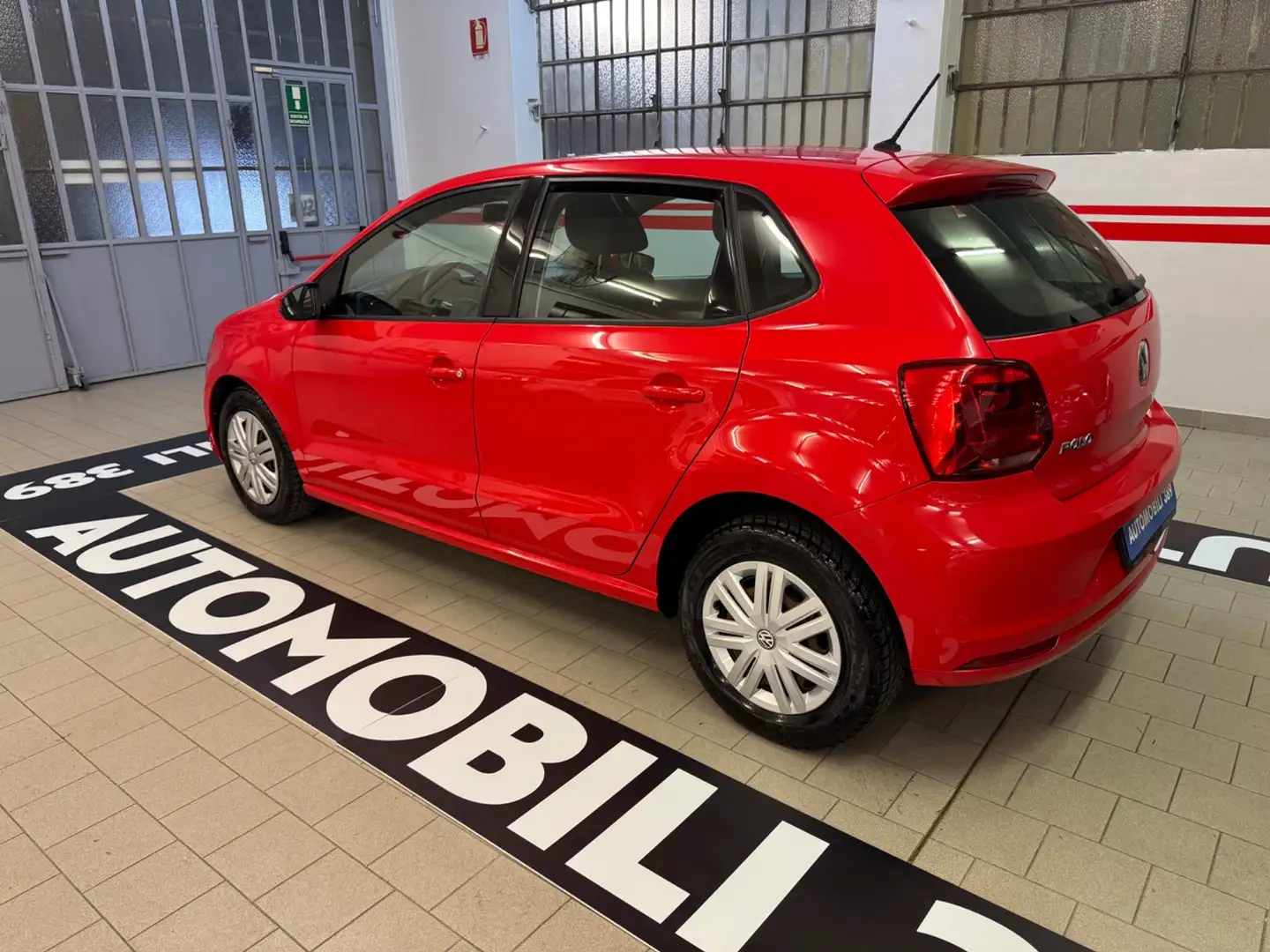 Volkswagen Polo 1.0 MPI 5p. Trendline Rot - 2
