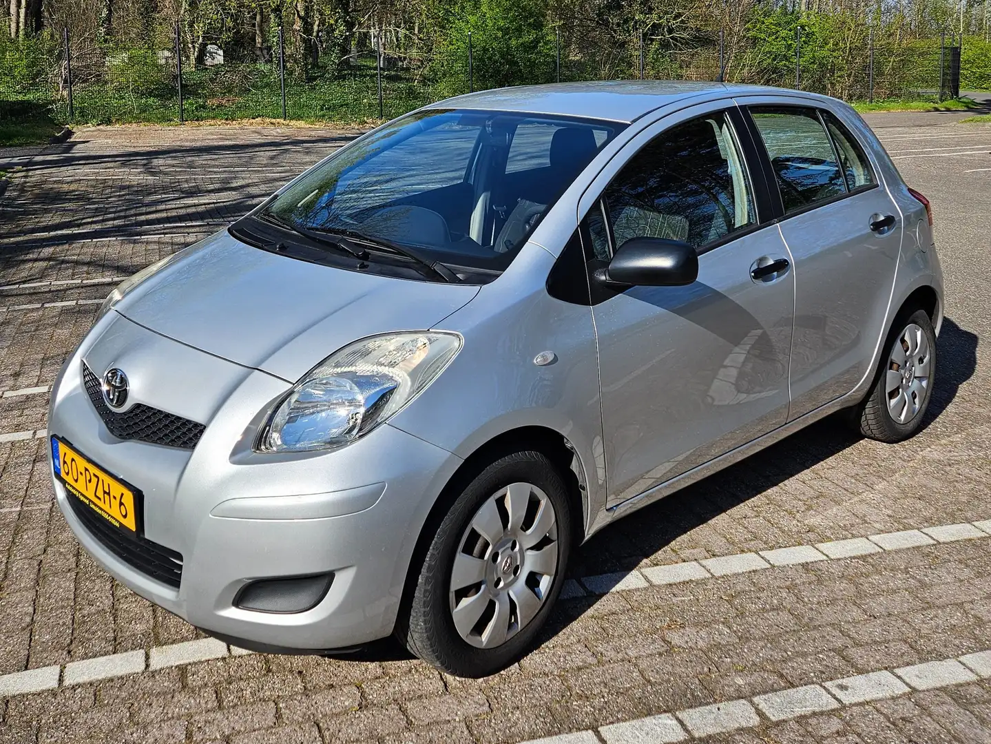 Toyota Yaris Yaris 1.3 VVTi Comfort Zilver - 2