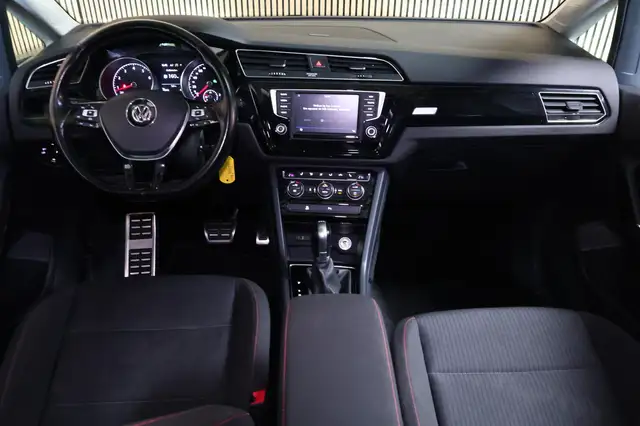 Volkswagen Touran view 2