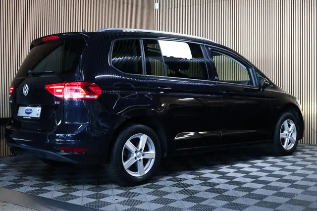Volkswagen Touran view 6