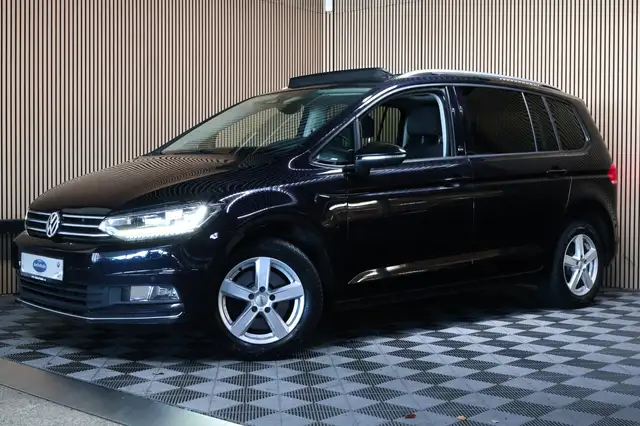 Volkswagen Touran view 11