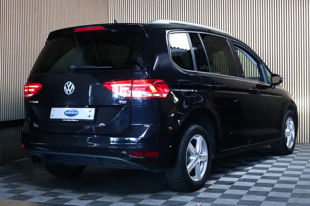 Volkswagen Touran view 3