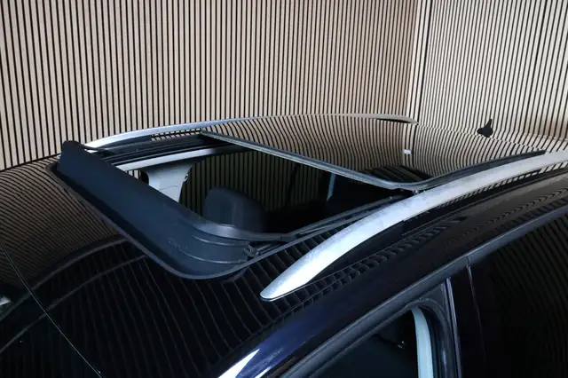 Volkswagen Touran view 5