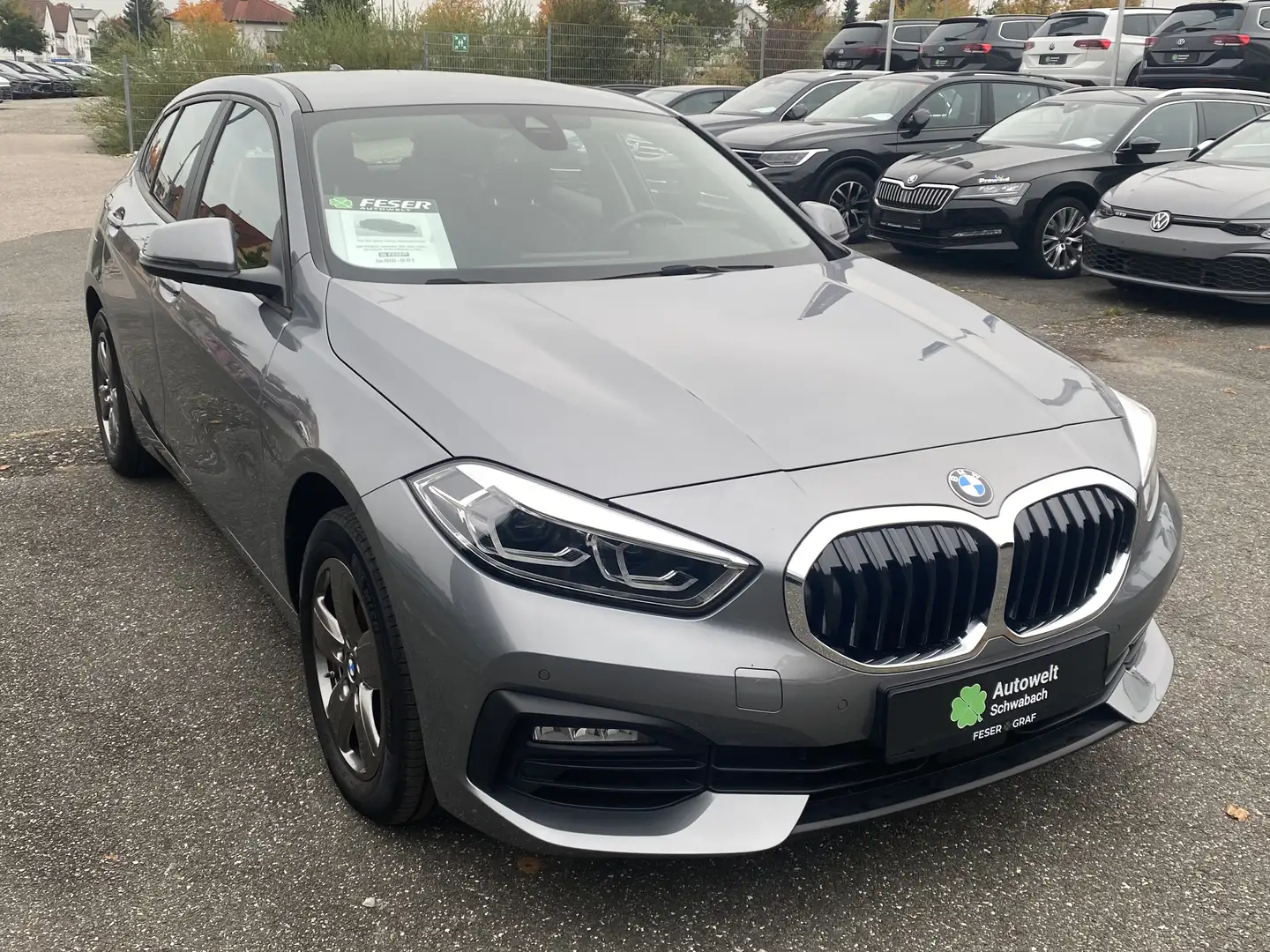 BMW 118 i Aut. Advantage SHZ KLIMA LED Grau - 2