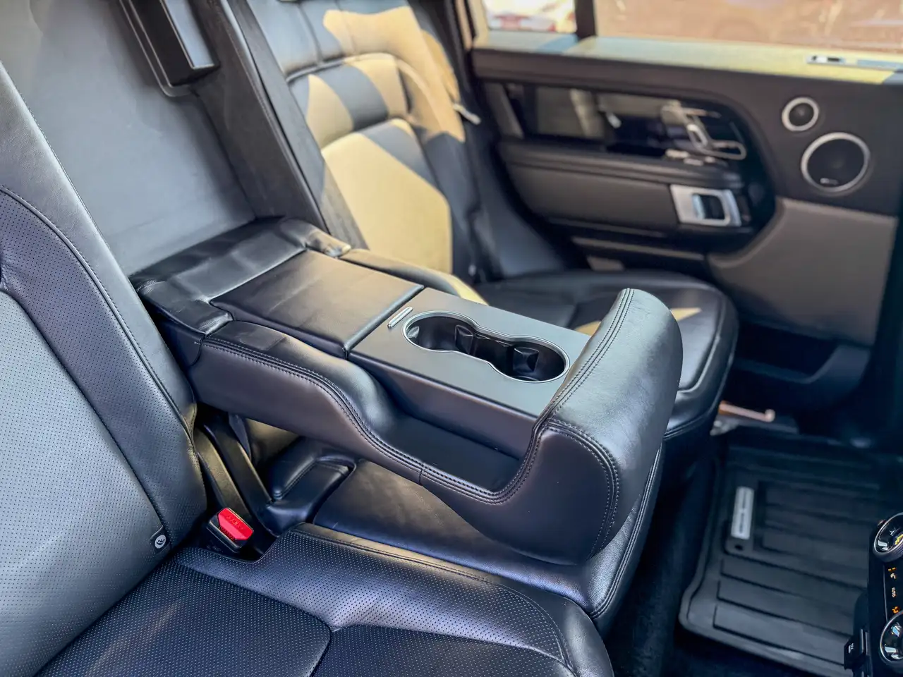 Land Rover Range Rover photo Land Rover Range Rover
