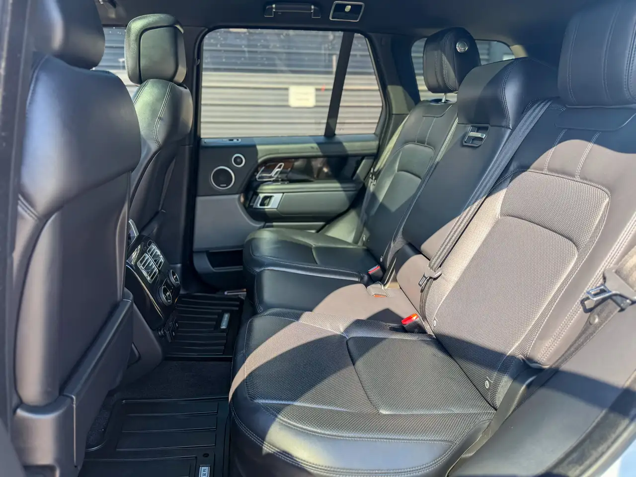 Land Rover Range Rover photo Land Rover Range Rover