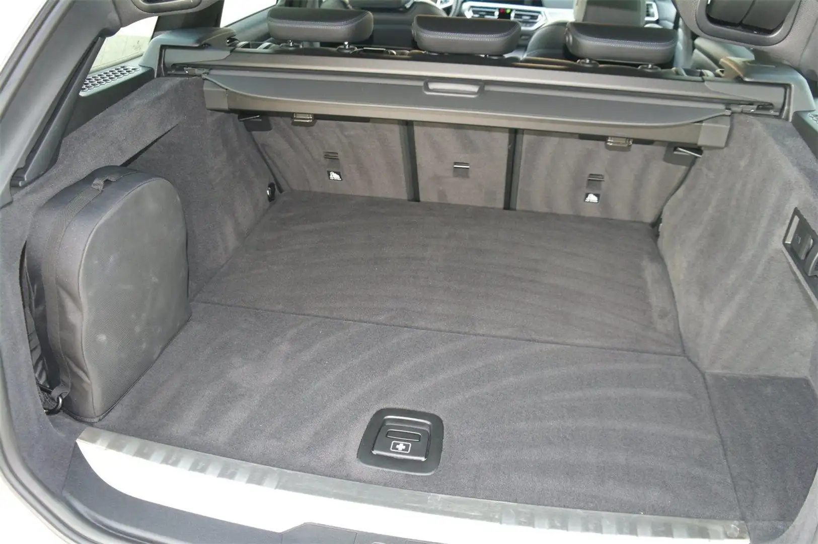 BMW 330 e xDrive Blanc - 2