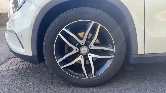 Mercedes-Benz Gla view 18