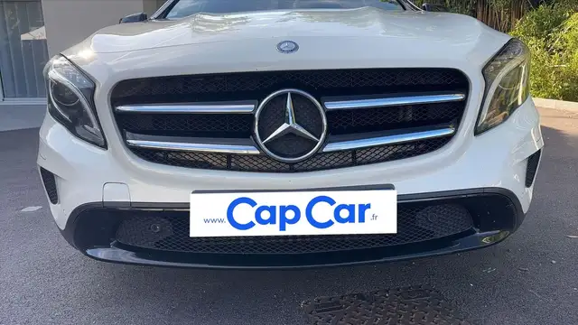 Mercedes-Benz Gla view 20
