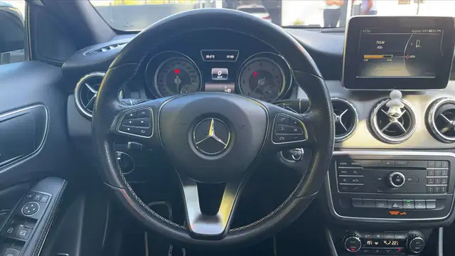 Mercedes-Benz Gla view 22