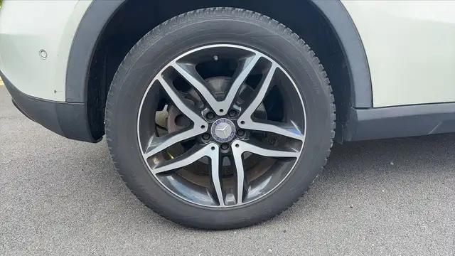 Mercedes-Benz Gla view 16