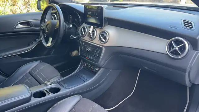 Mercedes-Benz Gla view 10