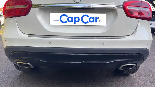 Mercedes-Benz Gla view 21