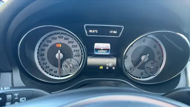 Mercedes-Benz Gla view 12