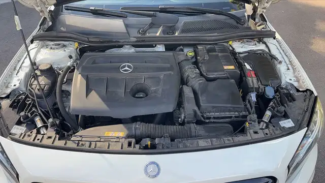 Mercedes-Benz Gla view 15