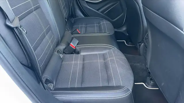 Mercedes-Benz Gla view 28