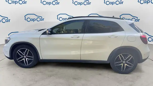 Mercedes-Benz Gla view 2