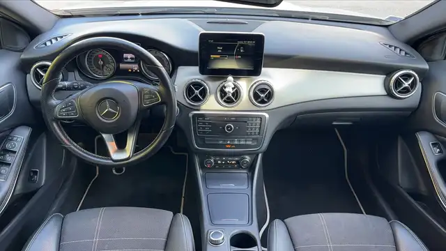 Mercedes-Benz Gla view 11