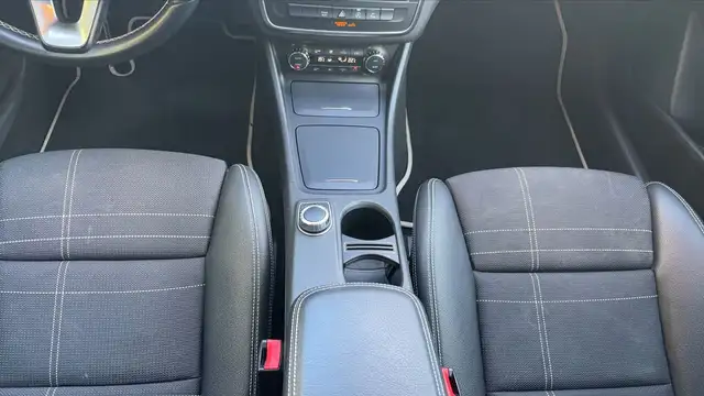 Mercedes-Benz Gla view 25