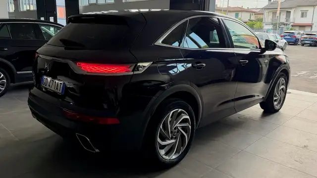DS Automobiles DS 7 Crossback view 8