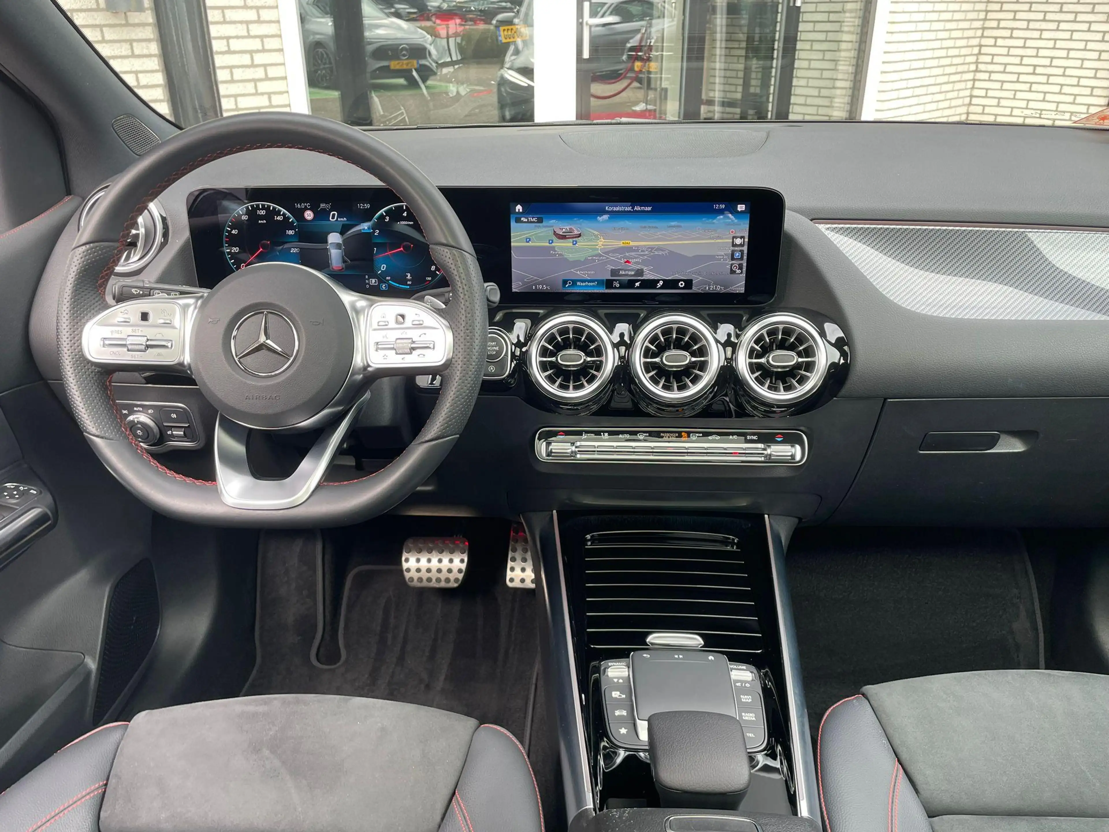 Mercedes-Benz B 250 4MATIC AMG Line | Rijassistentie | Panodak | — photo 5