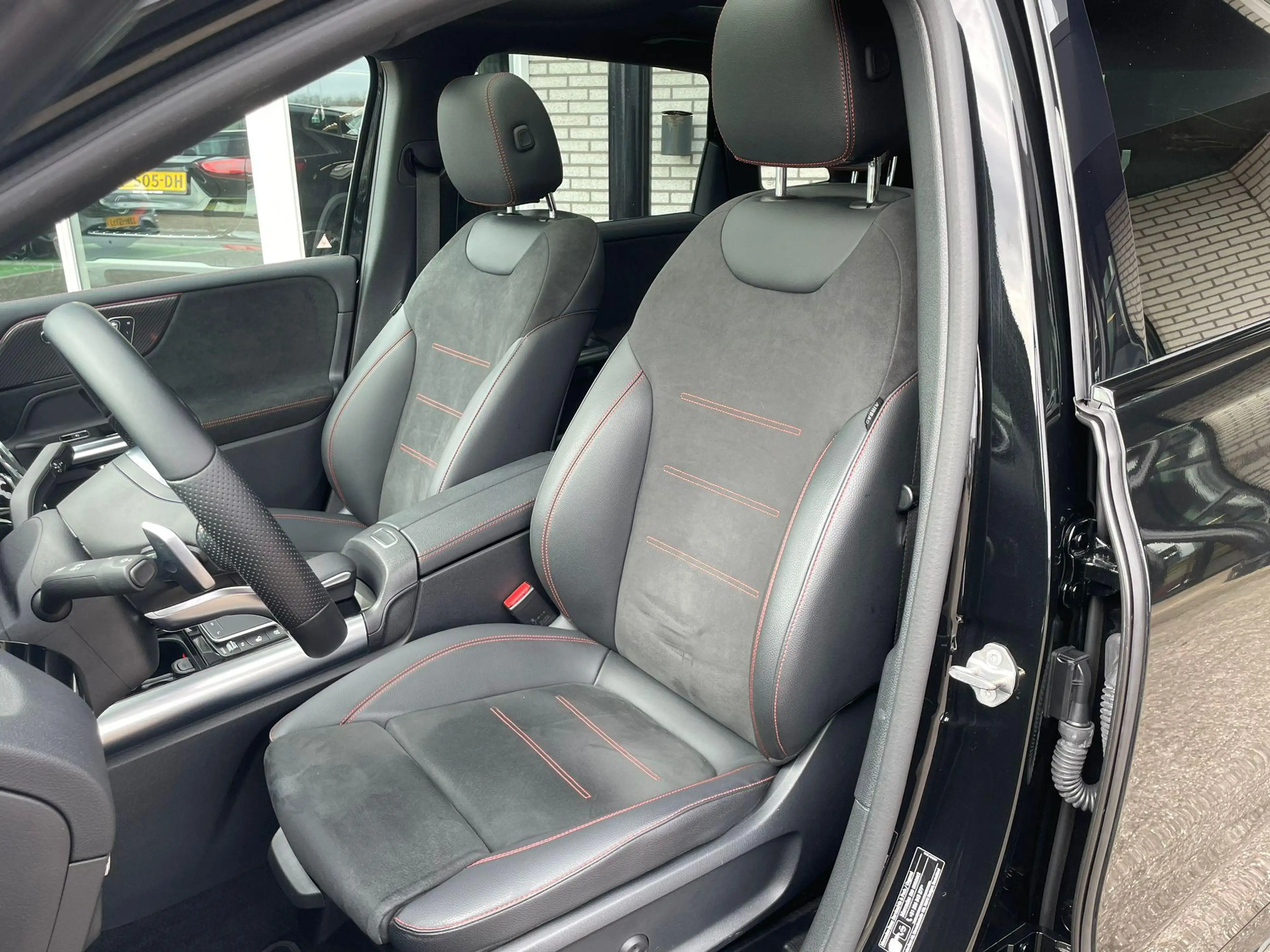 Mercedes-Benz B 250 4MATIC AMG Line | Rijassistentie | Panodak | — photo 8