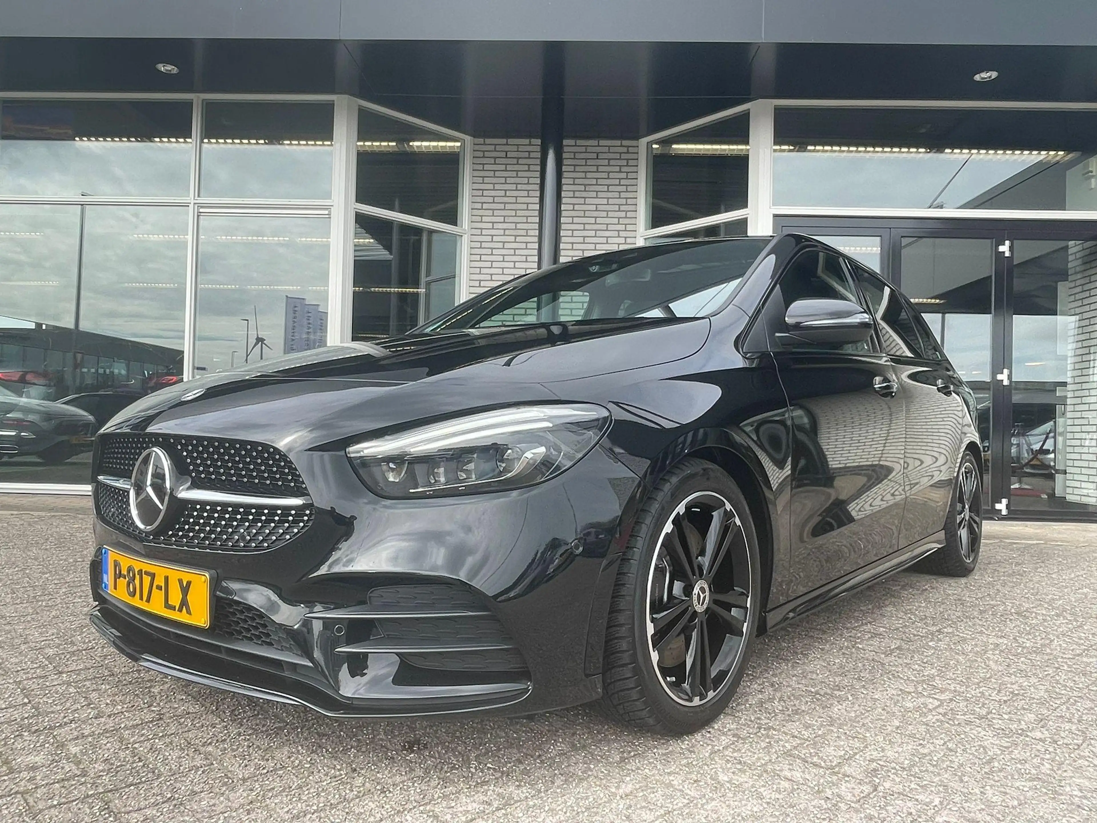 Mercedes-Benz B 250 4MATIC AMG Line | Rijassistentie | Panodak | — photo 3
