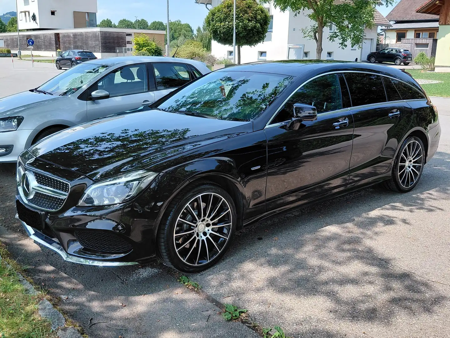 Mercedes-Benz CLS 350 *AMG Line* 4MATIC 360° Kamera Shooting Brake crna - 1