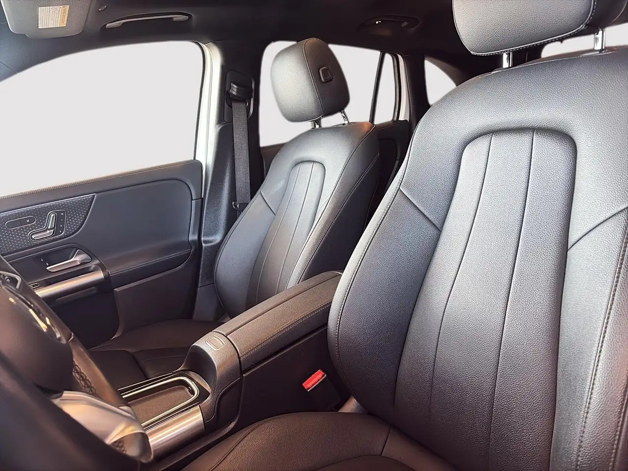 Mercedes-Benz GLA снимка Mercedes-Benz GLA