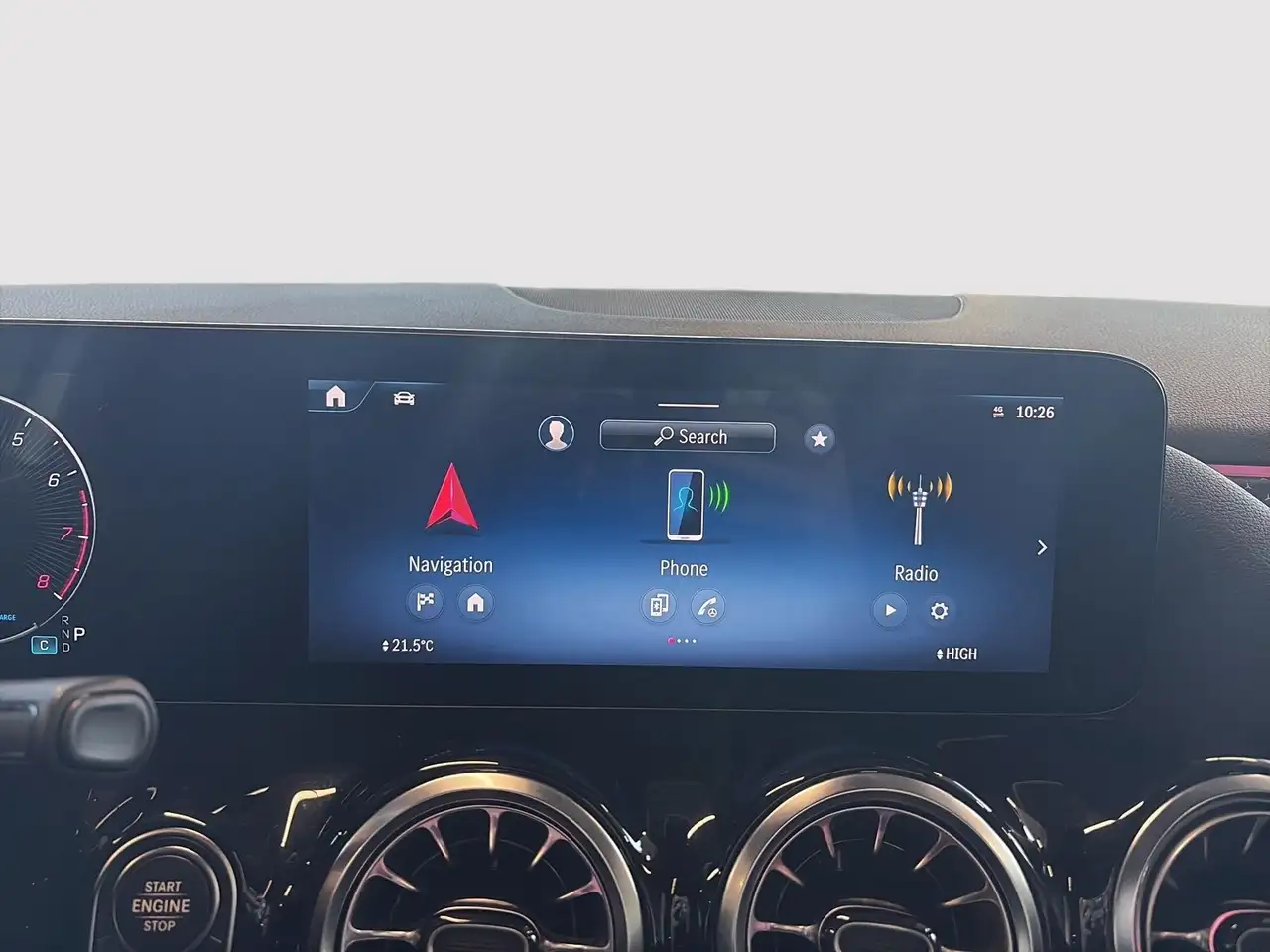 Mercedes-Benz GLA снимка Mercedes-Benz GLA