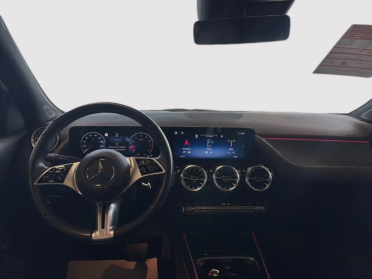 Mercedes-Benz GLA снимка Mercedes-Benz GLA