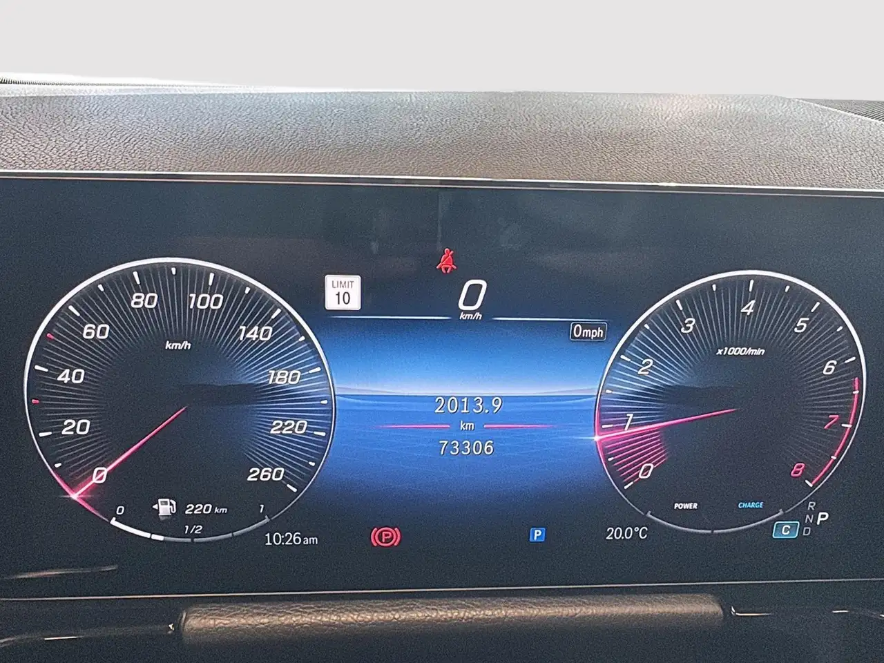 Mercedes-Benz GLA снимка Mercedes-Benz GLA