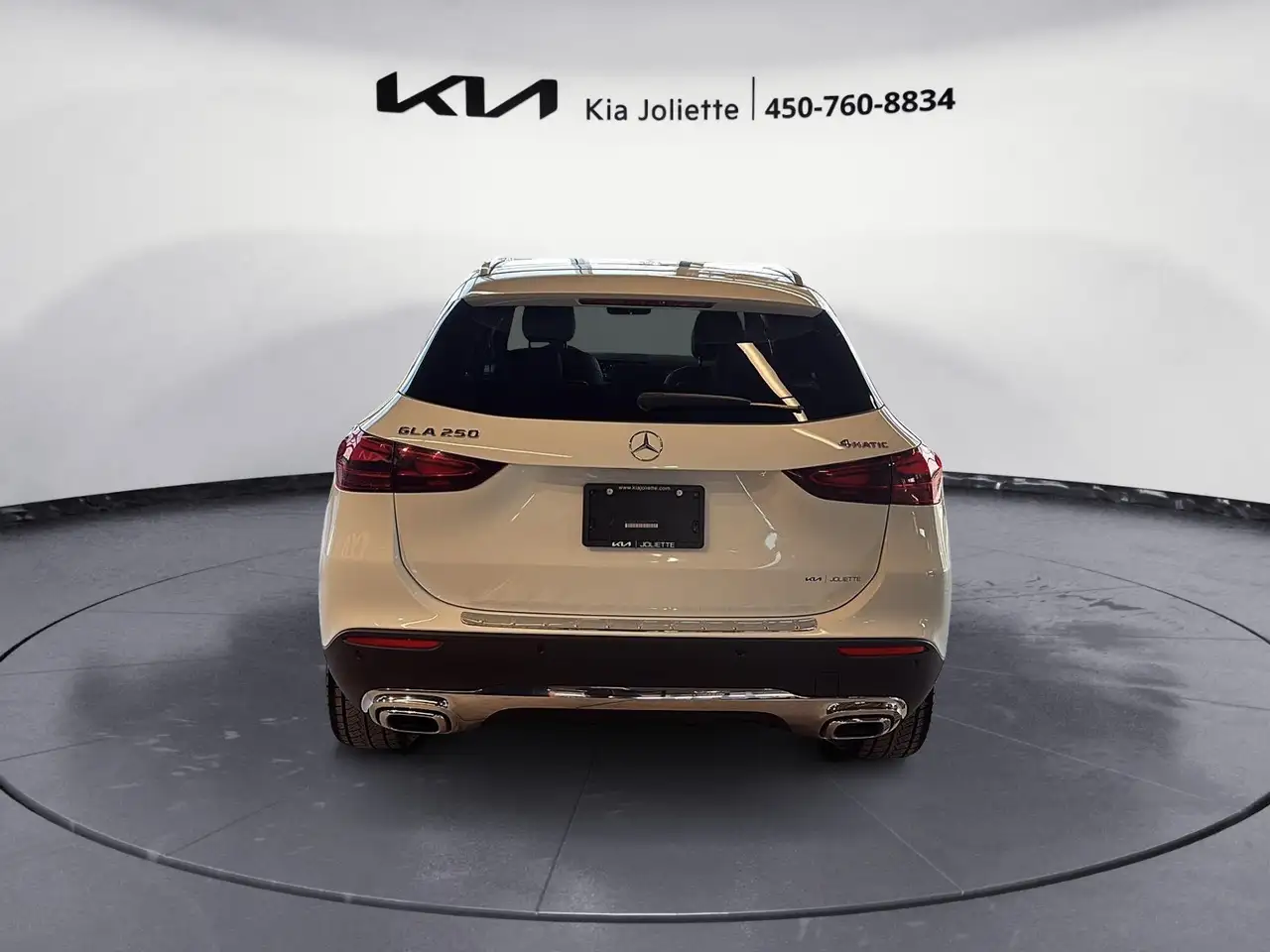 Mercedes-Benz GLA снимка Mercedes-Benz GLA