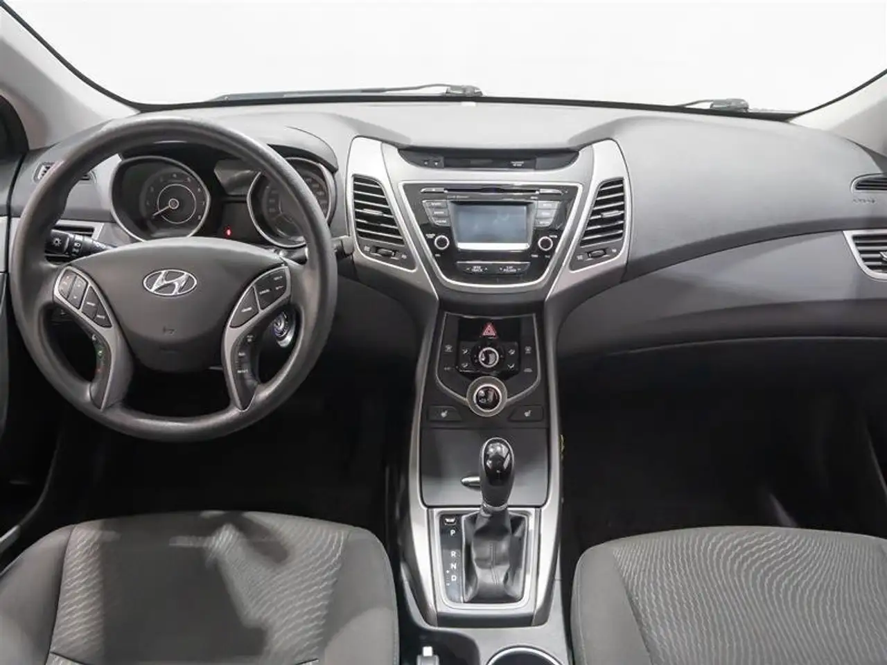 Hyundai ELANTRA снимка Hyundai ELANTRA