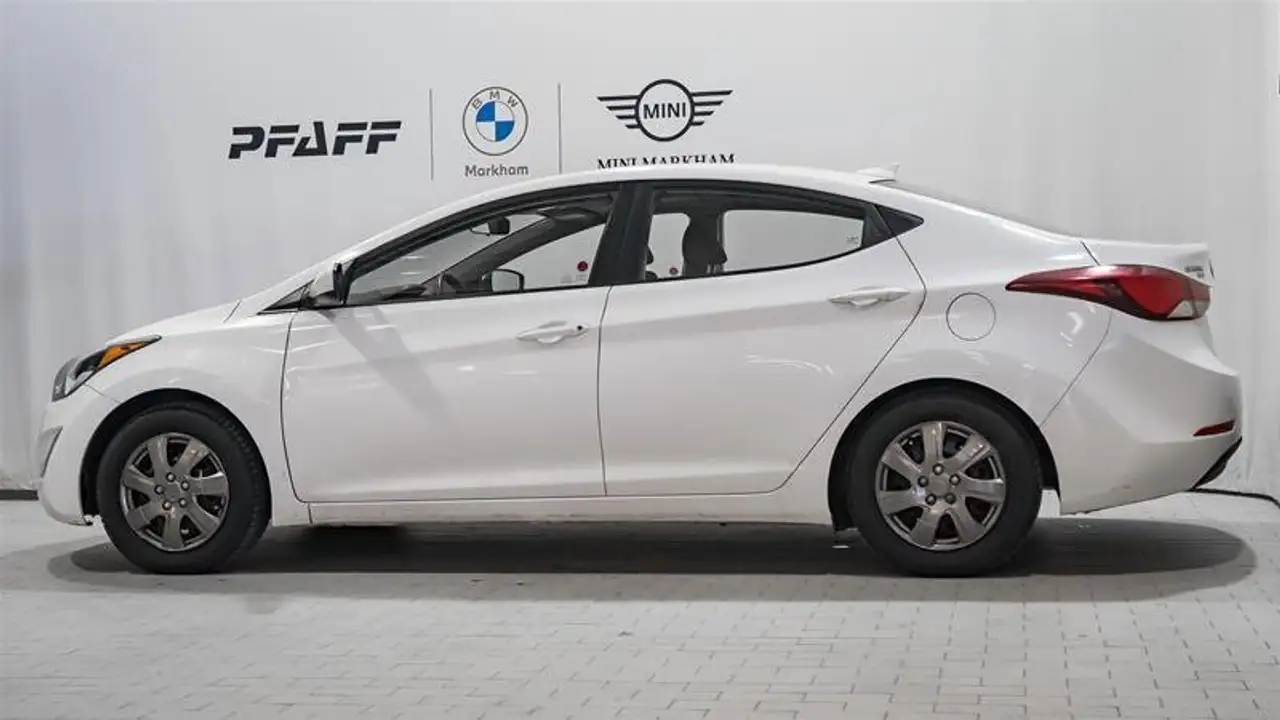 Hyundai ELANTRA снимка Hyundai ELANTRA