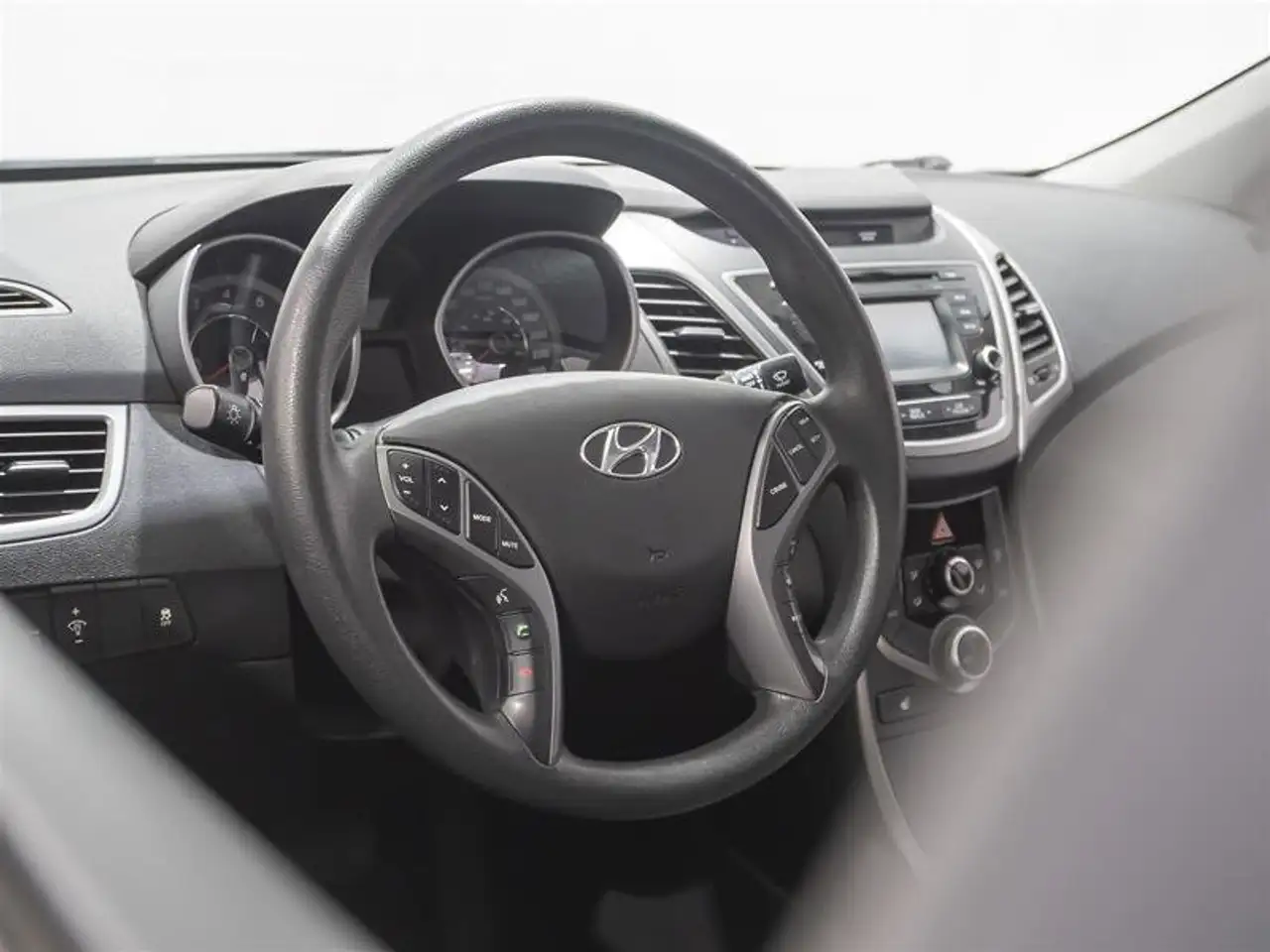 Hyundai ELANTRA снимка Hyundai ELANTRA