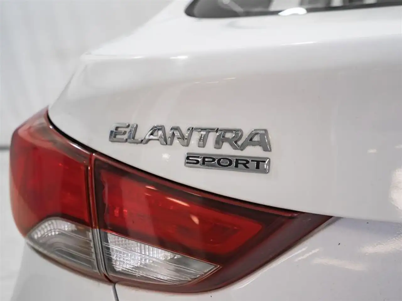 Hyundai ELANTRA снимка Hyundai ELANTRA