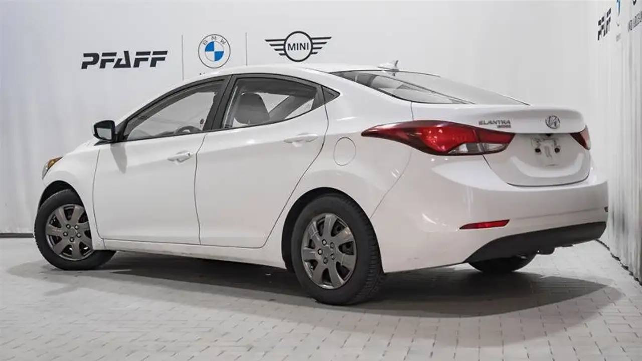 Hyundai ELANTRA снимка Hyundai ELANTRA