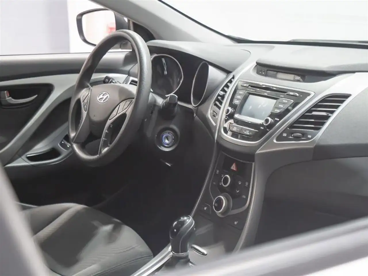 Hyundai ELANTRA снимка Hyundai ELANTRA