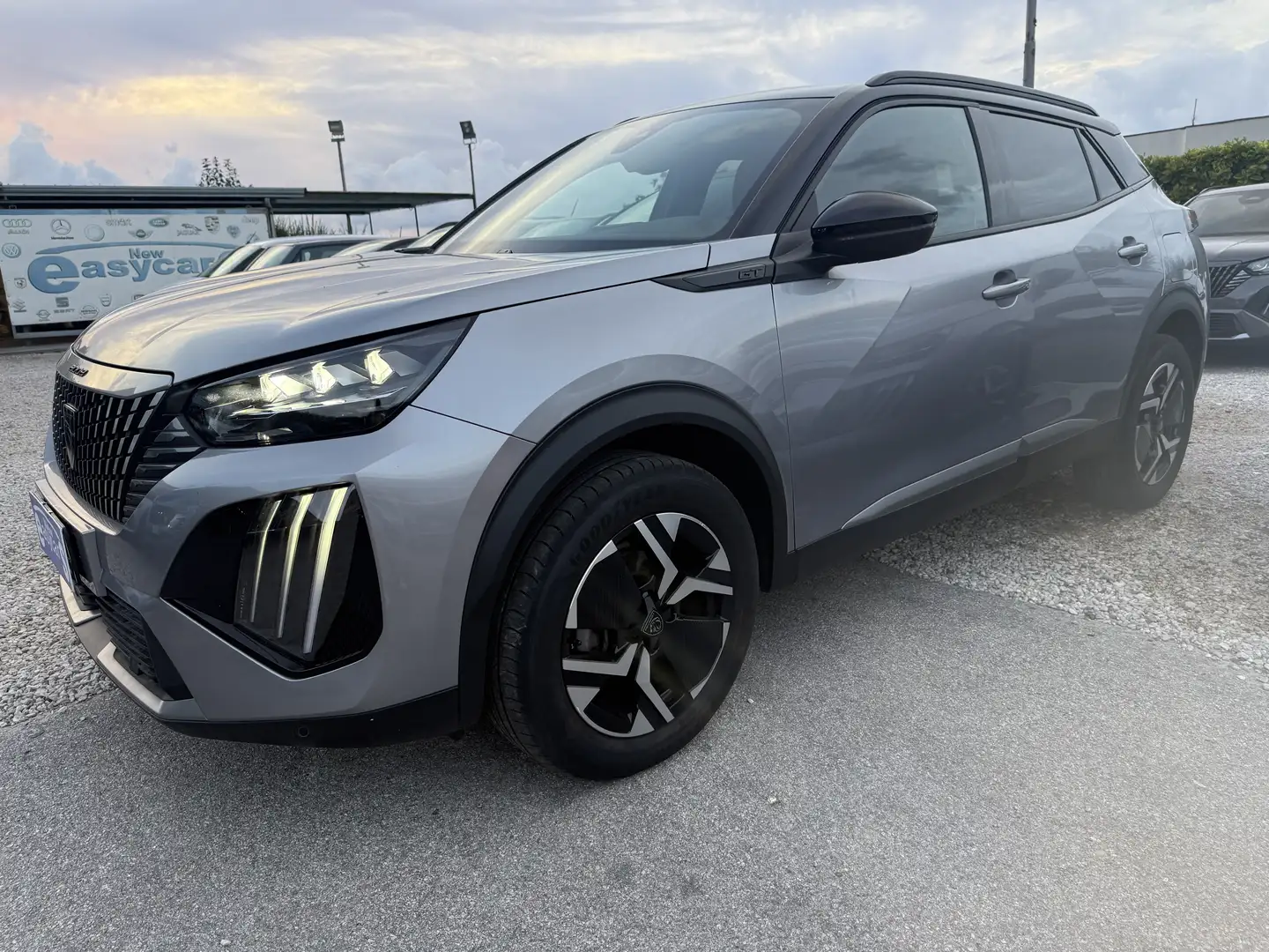 Peugeot 2008 Peugeot 2008 2ª serie PureTech 130 S&S EAT8 GT Gris - 2