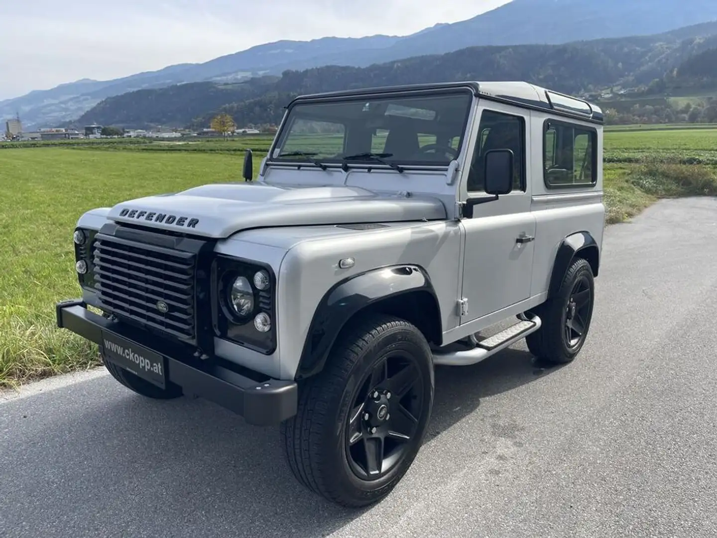 Land Rover Defender 90'' Station Wagon SE 2,2 Grau - 1