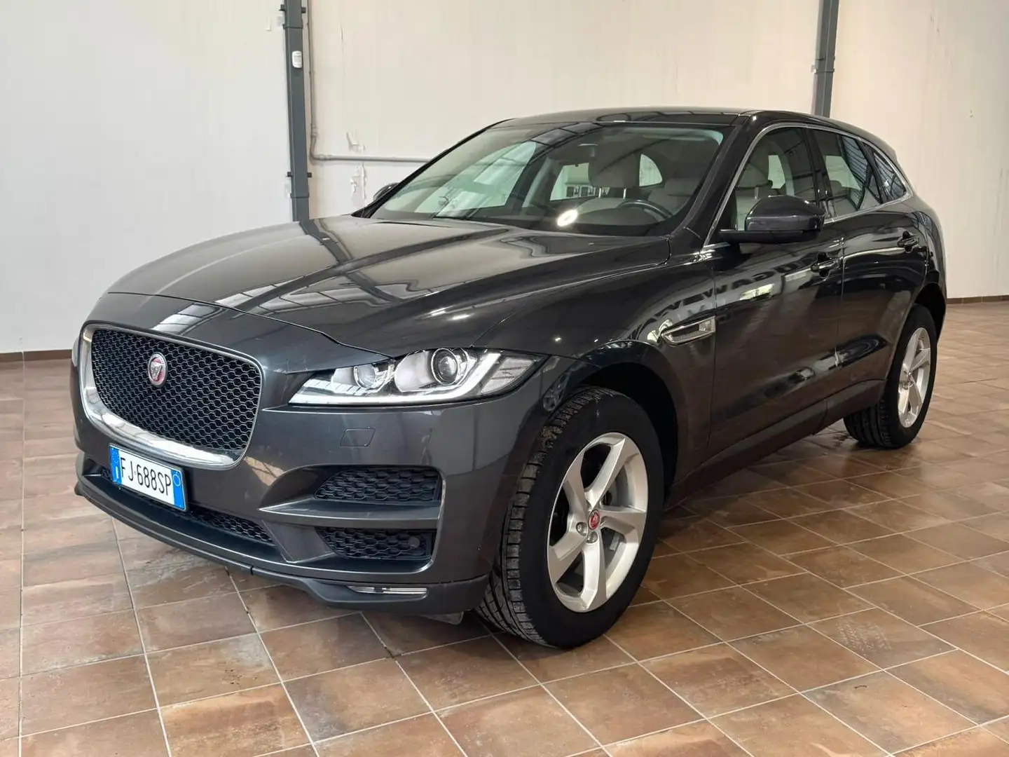 Jaguar F-Pace 2.0d 180cv AUTOMATICA Grigio - 2