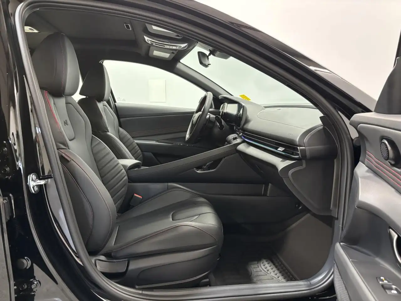 Hyundai ELANTRA photo Hyundai ELANTRA
