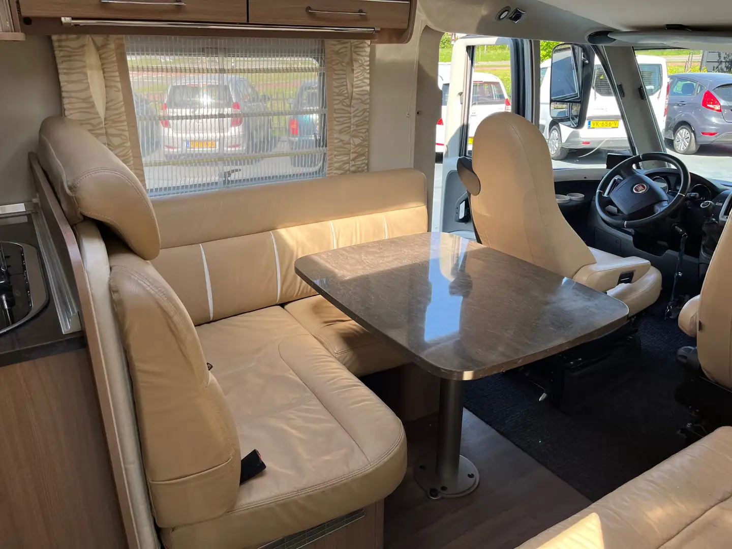Bürstner BI8401  Aviano Impulse CAMPER ENEKELE BEDDEN Weiß - 2