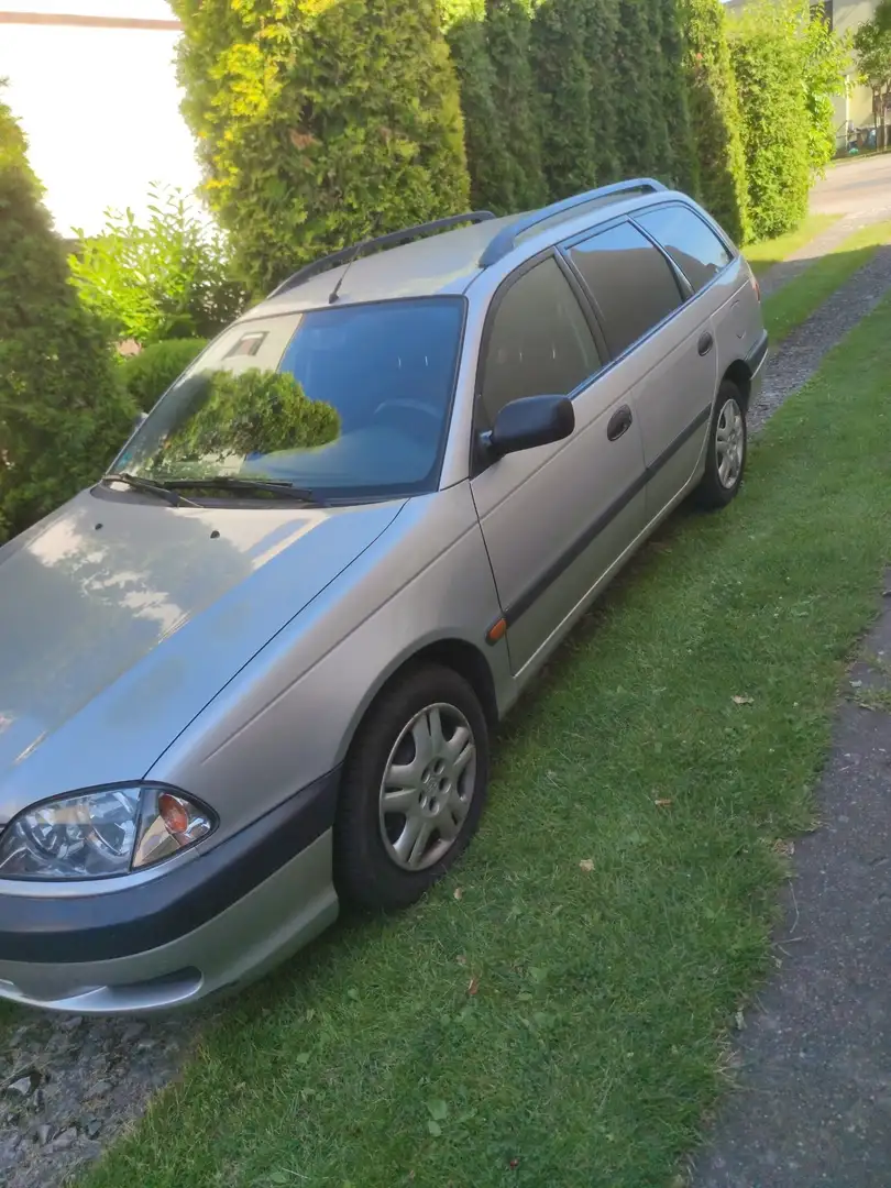 Toyota Avensis 1.8 Combi linea terra - 2