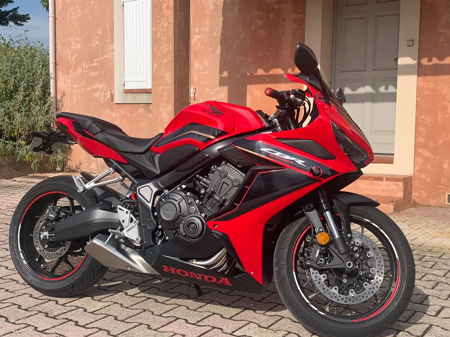 Honda CBR 650 Rouge - 1