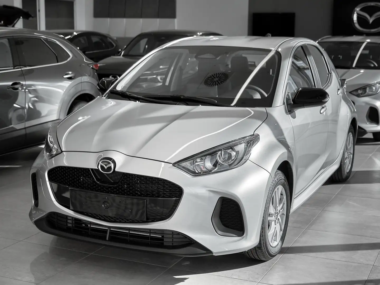 Mazda 2 2  1.5 vvt full hybrid electric Centre Line e-cvt Argento - 2