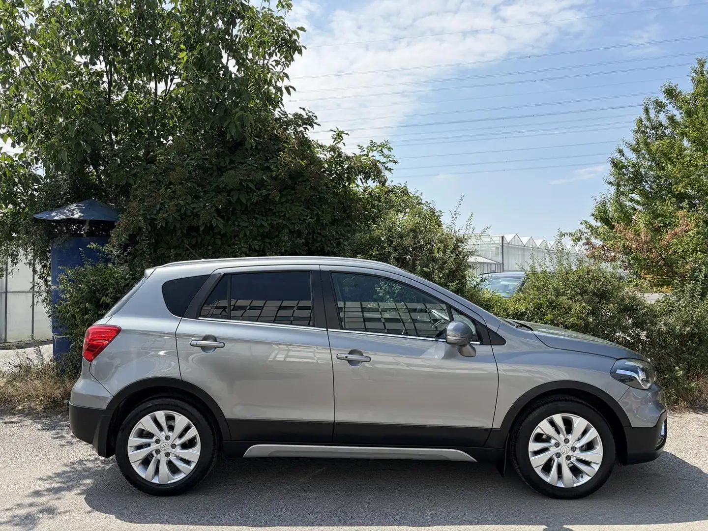 Suzuki SX4 S-Cross 1,4 Shine 4WD AllGrip Aut AHK Kamera Navi 1.Besitz Grau - 2