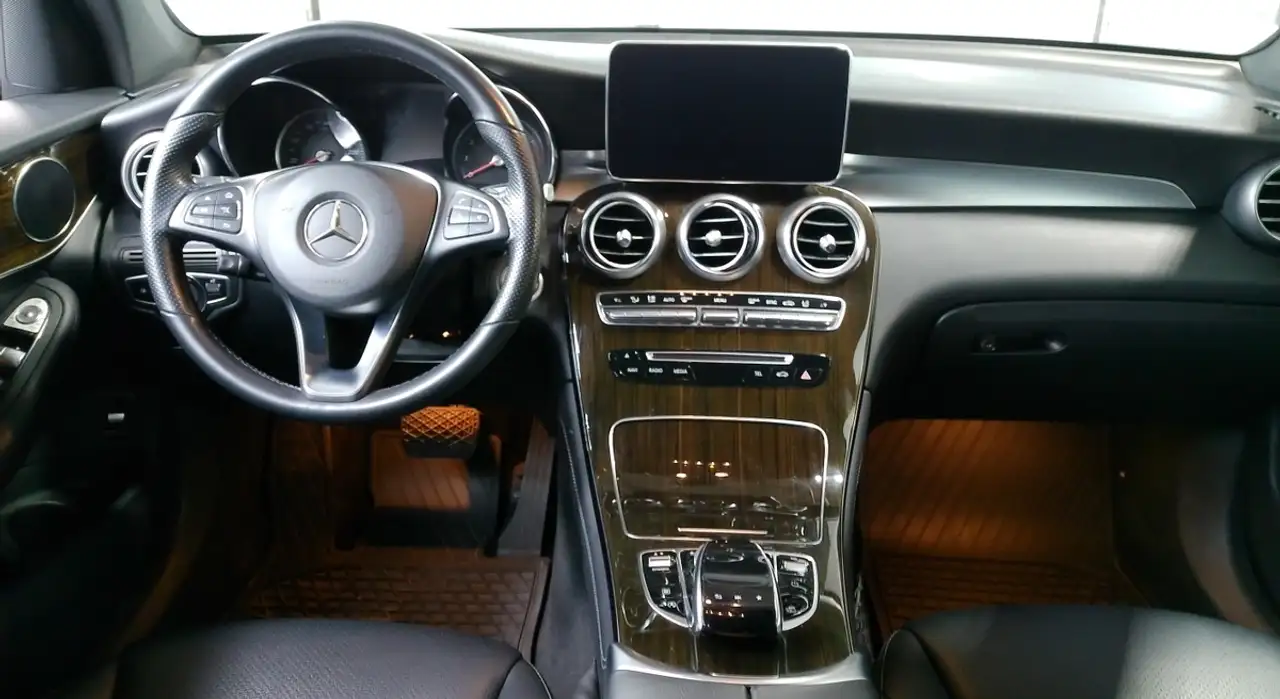 Mercedes-Benz GLC снимка Mercedes-Benz GLC